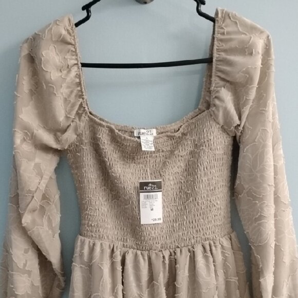 NWT Rue21 ✨ Vintage Beige Smocked Layered Blouse Size Medium - Picture 3 of 6